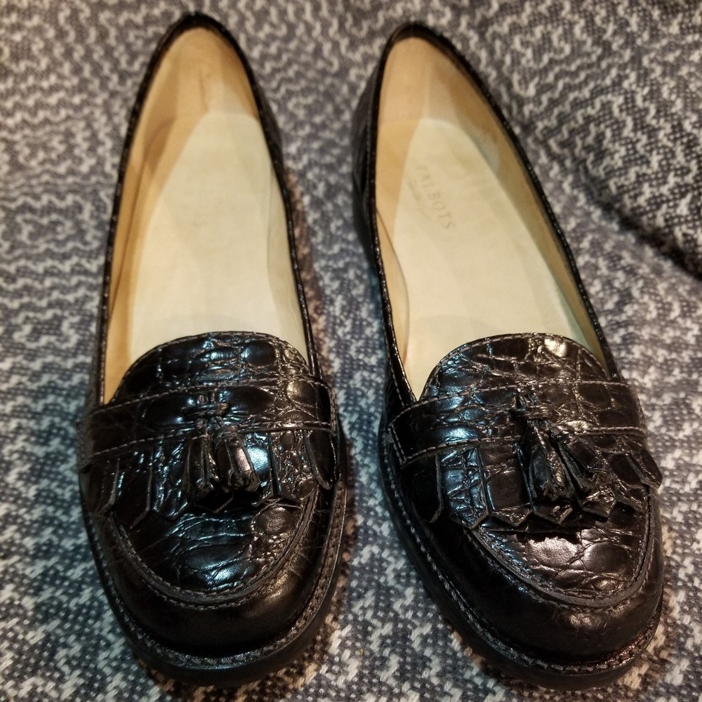 TALBOTS CROC LOAFERS WITH TASSELS